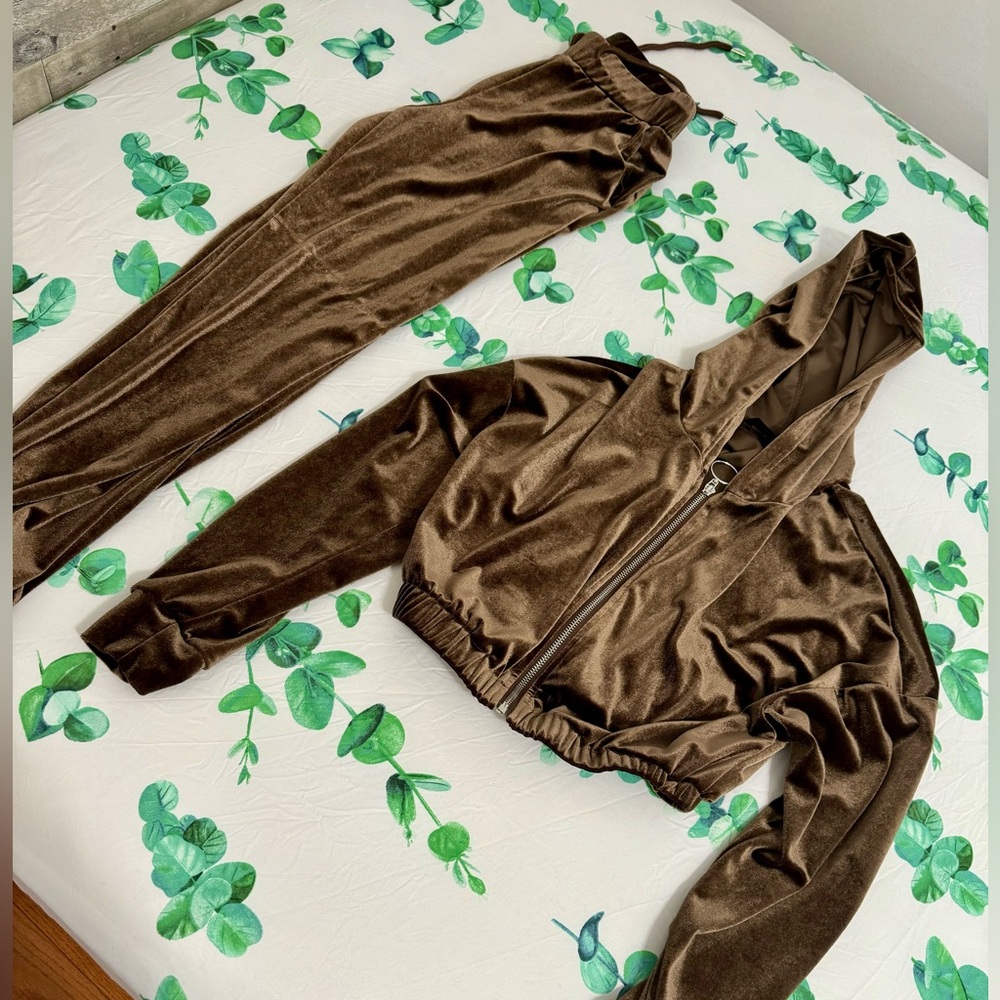 Velour Set - image 2